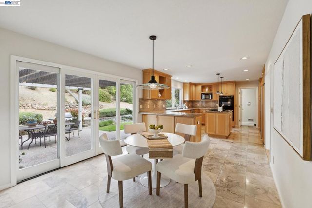 409 Oak Ln, Pleasanton, CA 94566