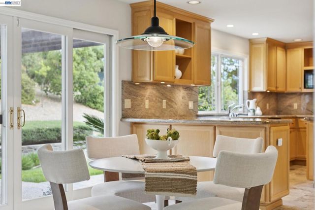 409 Oak Ln, Pleasanton, CA 94566