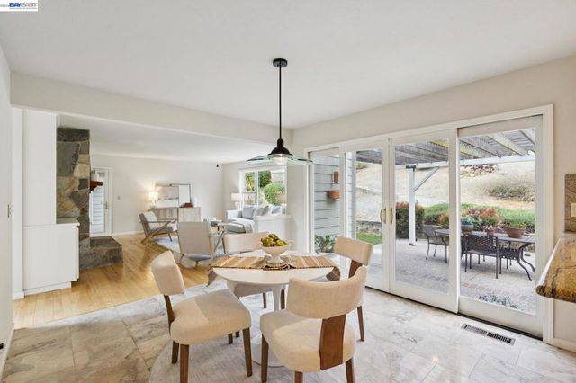 409 Oak Ln, Pleasanton, CA 94566