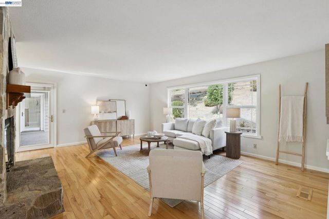 409 Oak Ln, Pleasanton, CA 94566