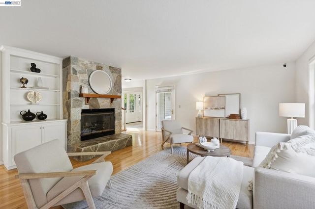 409 Oak Ln, Pleasanton, CA 94566