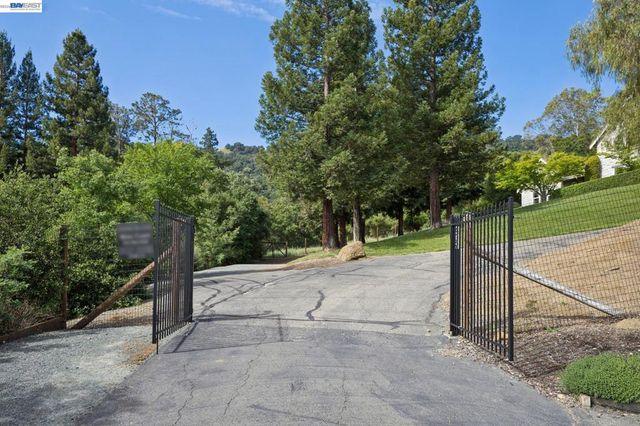 409 Oak Ln, Pleasanton, CA 94566