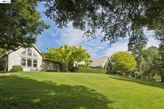 409 Oak Ln, Pleasanton, CA 94566