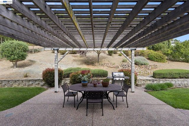 409 Oak Ln, Pleasanton, CA 94566