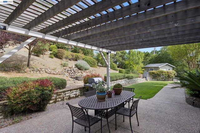 409 Oak Ln, Pleasanton, CA 94566