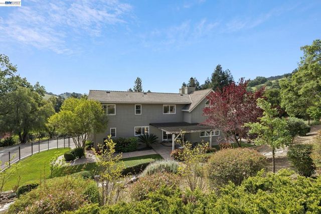 409 Oak Ln, Pleasanton, CA 94566