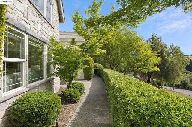 409 Oak Ln, Pleasanton, CA 94566