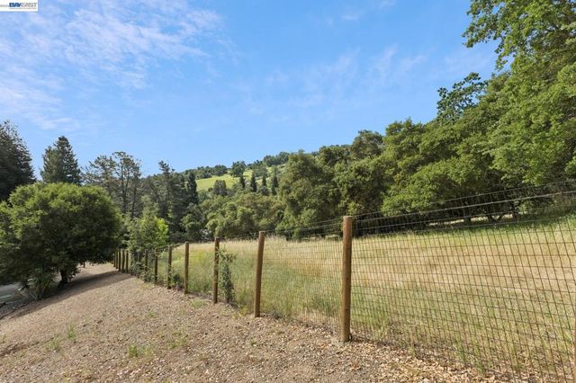 409 Oak Ln, Pleasanton, CA 94566