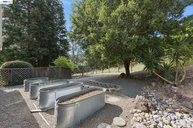 409 Oak Ln, Pleasanton, CA 94566