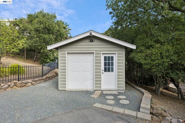 409 Oak Ln, Pleasanton, CA 94566