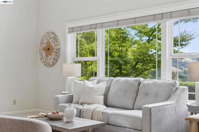 409 Oak Ln, Pleasanton, CA 94566