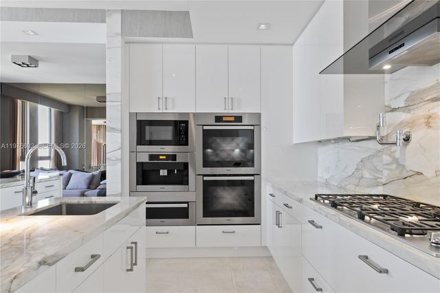 17749 Collins Ave 902, Sunny Isles Beach, FL 33160