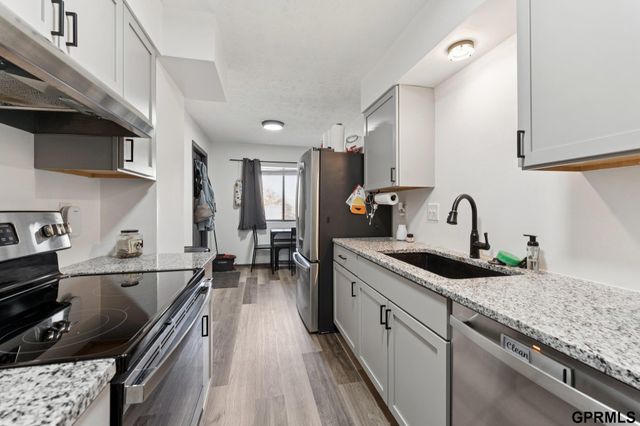 823 N 123 Court, Omaha, NE 68154