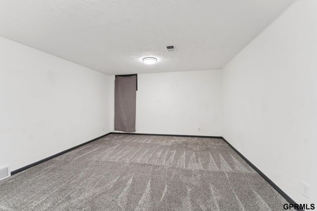 823 N 123 Court, Omaha, NE 68154