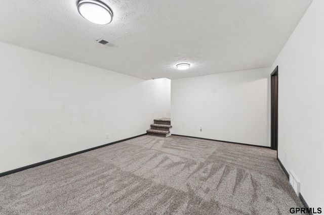 823 N 123 Court, Omaha, NE 68154