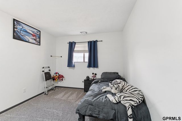 823 N 123 Court, Omaha, NE 68154