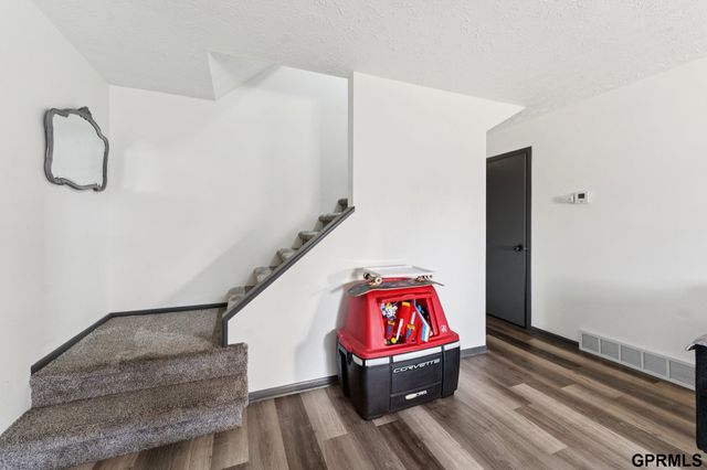 823 N 123 Court, Omaha, NE 68154