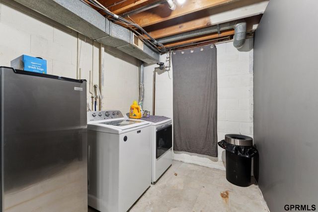 823 N 123 Court, Omaha, NE 68154