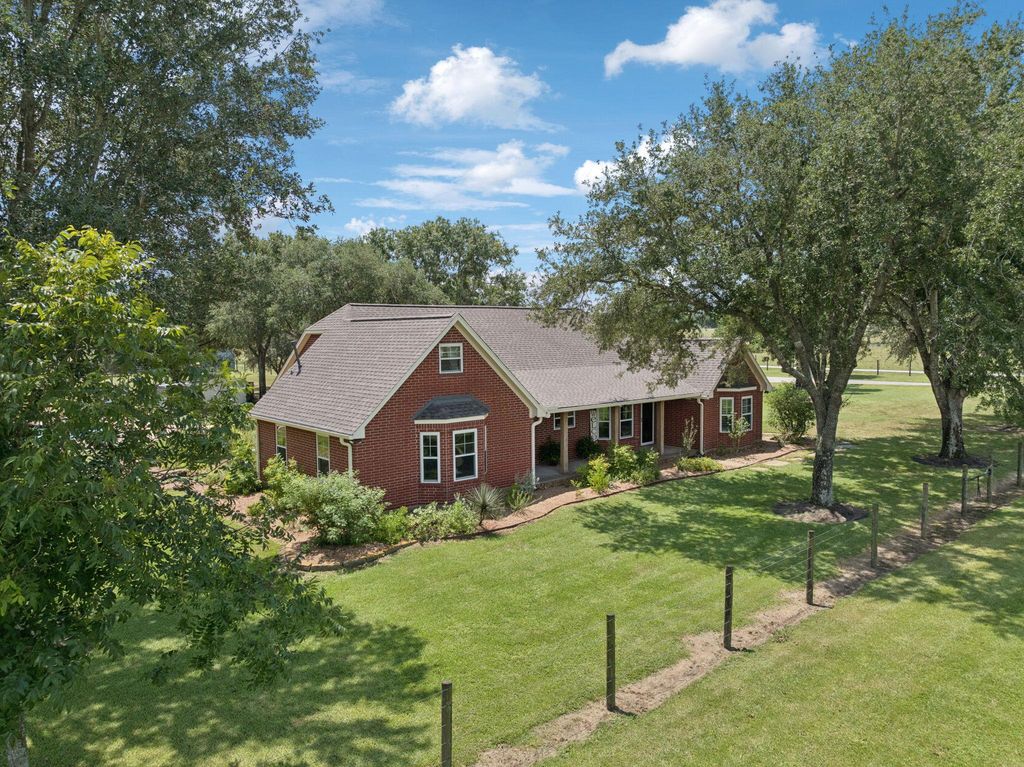 31229 Rochen RD, Waller, TX 77484