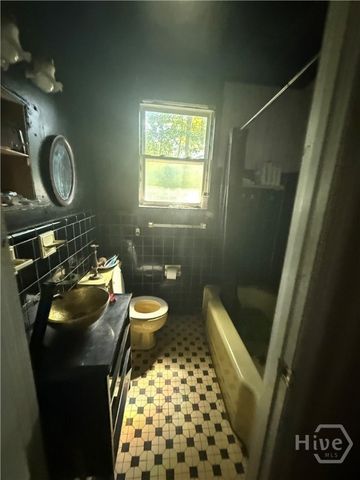 8608 Hurst Avenue, Savannah, GA 31406