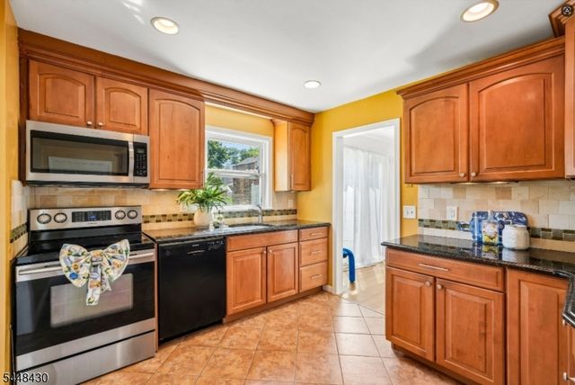 28 Johnson Ave, Teaneck Twp., NJ 07666