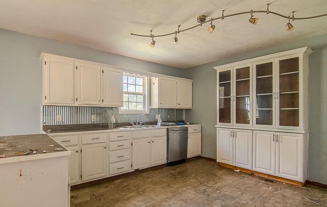 5321 South Street, Morrisville, MO 65710