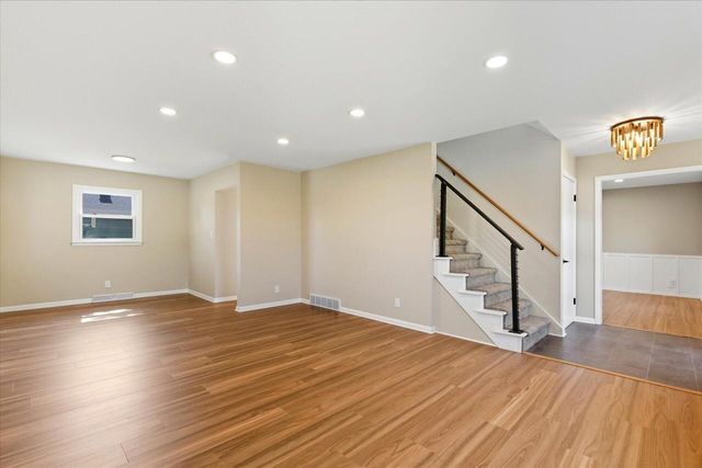 5801 W Allwood DRIVE, Franklin, WI 53132