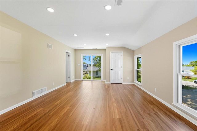 5801 W Allwood DRIVE, Franklin, WI 53132