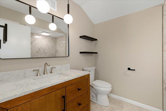 5801 W Allwood DRIVE, Franklin, WI 53132