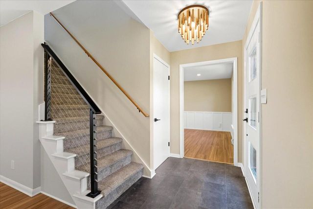 5801 W Allwood DRIVE, Franklin, WI 53132