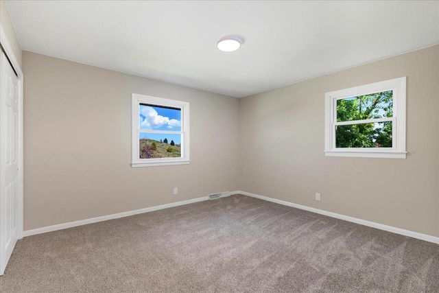 5801 W Allwood DRIVE, Franklin, WI 53132