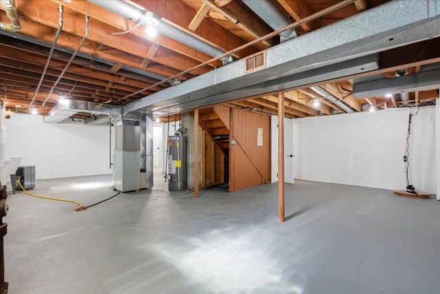 5801 W Allwood DRIVE, Franklin, WI 53132