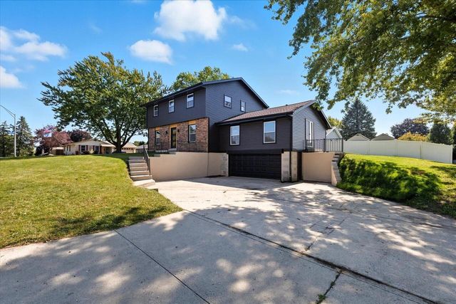 5801 W Allwood DRIVE, Franklin, WI 53132