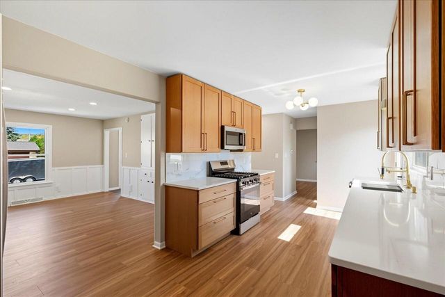 5801 W Allwood DRIVE, Franklin, WI 53132