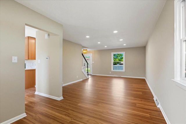 5801 W Allwood DRIVE, Franklin, WI 53132