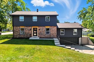 5801 W Allwood DRIVE, Franklin, WI 53132