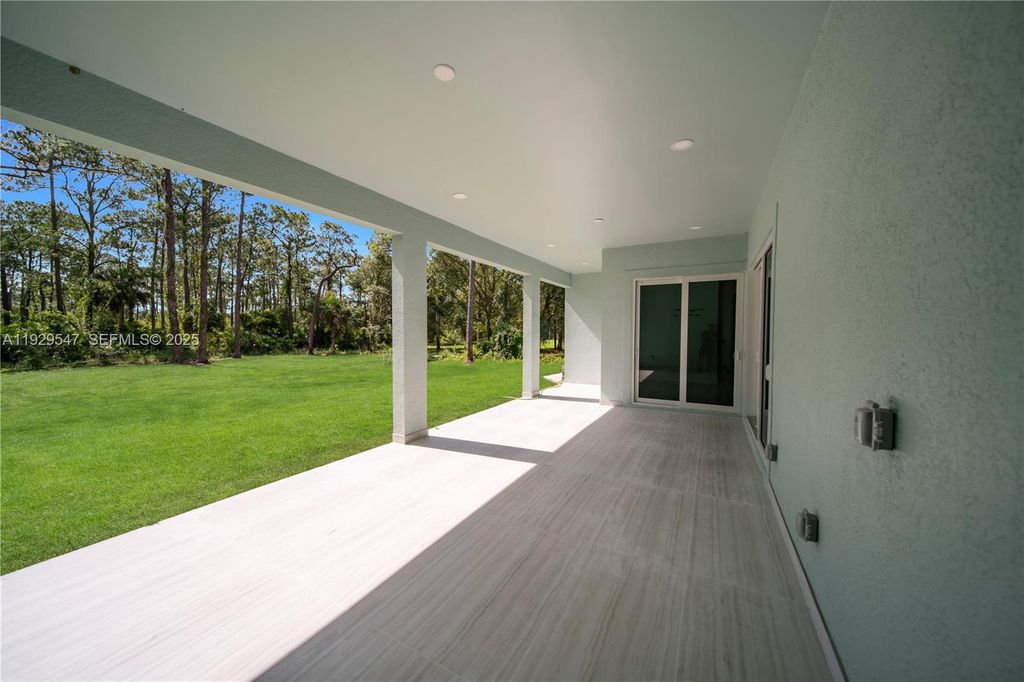 Image 28 of property listing at 1912 Roosevelt, Lehigh Acres, FL 33972