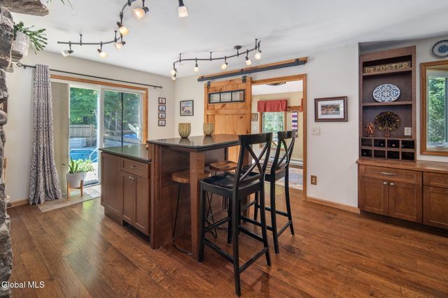 7 Hickory Lane, Sand Lake, NY 12018