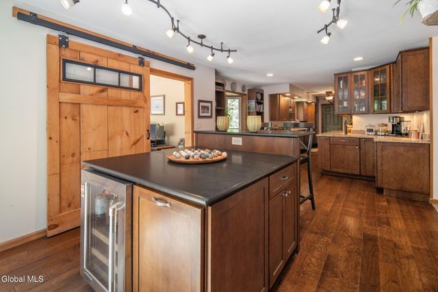 7 Hickory Lane, Sand Lake, NY 12018