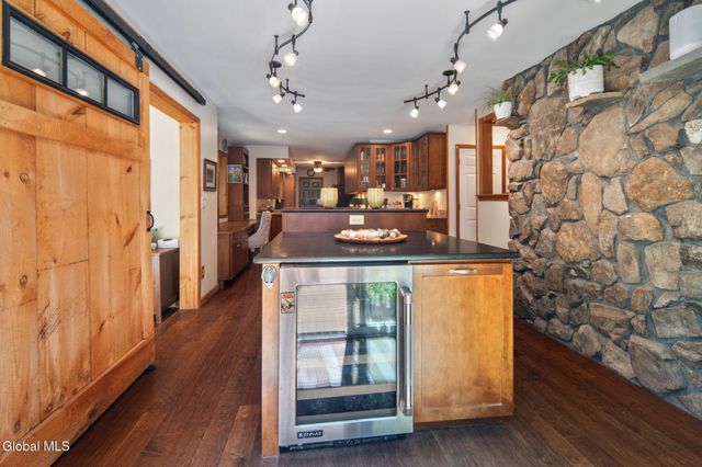 7 Hickory Lane, Sand Lake, NY 12018