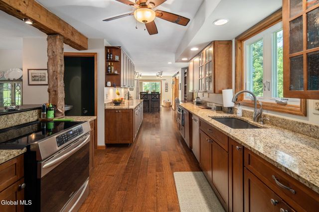 7 Hickory Lane, Sand Lake, NY 12018