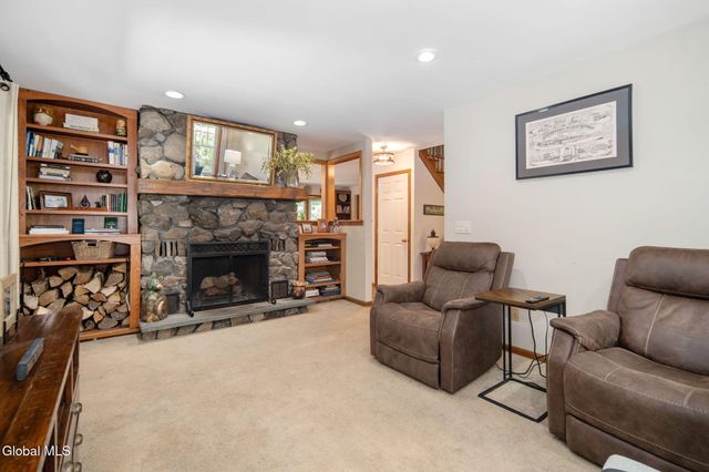 7 Hickory Lane, Sand Lake, NY 12018