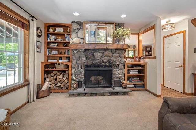 7 Hickory Lane, Sand Lake, NY 12018