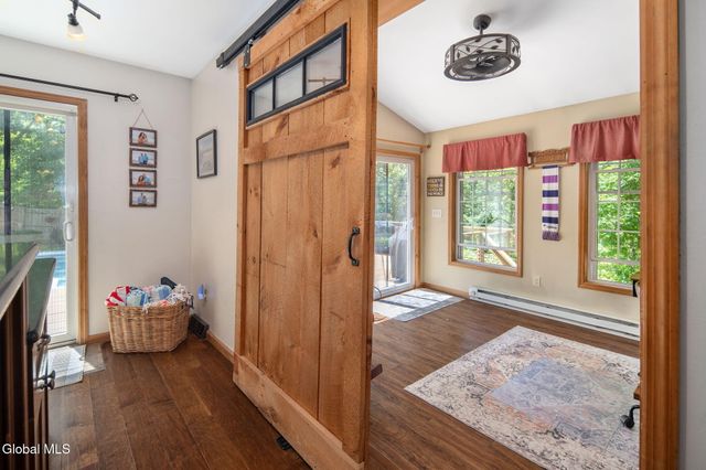 7 Hickory Lane, Sand Lake, NY 12018