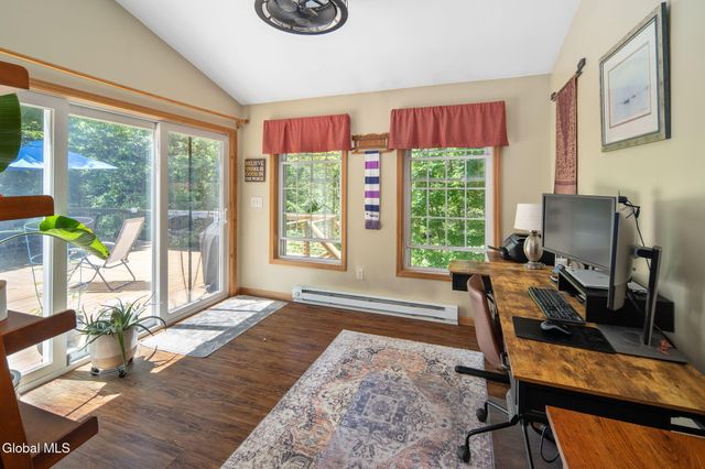 7 Hickory Lane, Sand Lake, NY 12018
