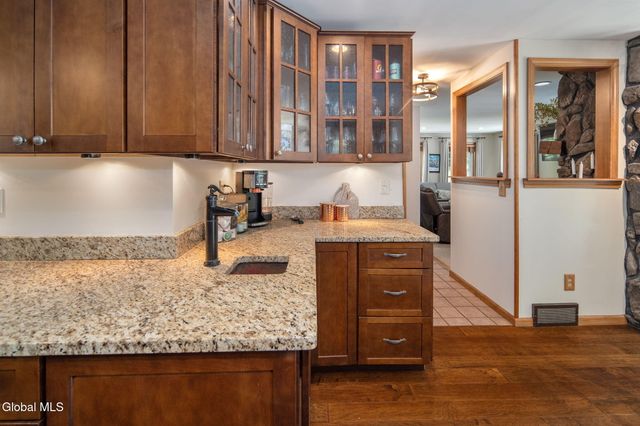 7 Hickory Lane, Sand Lake, NY 12018