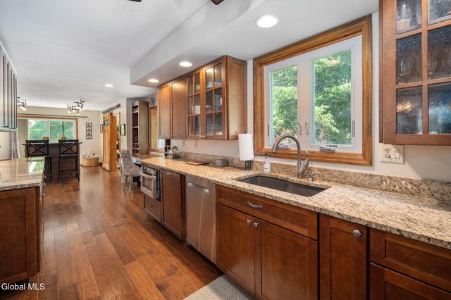 7 Hickory Lane, Sand Lake, NY 12018
