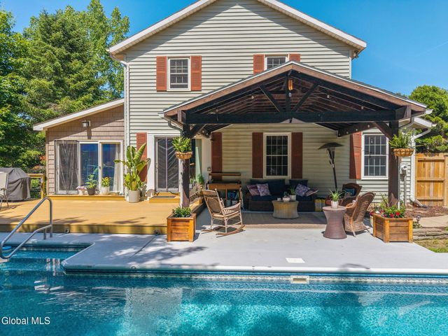 7 Hickory Lane, Sand Lake, NY 12018