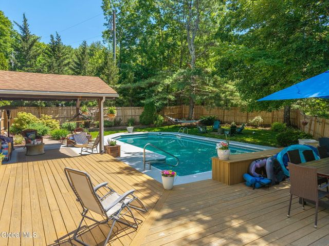 7 Hickory Lane, Sand Lake, NY 12018