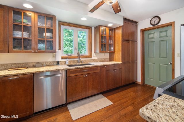 7 Hickory Lane, Sand Lake, NY 12018